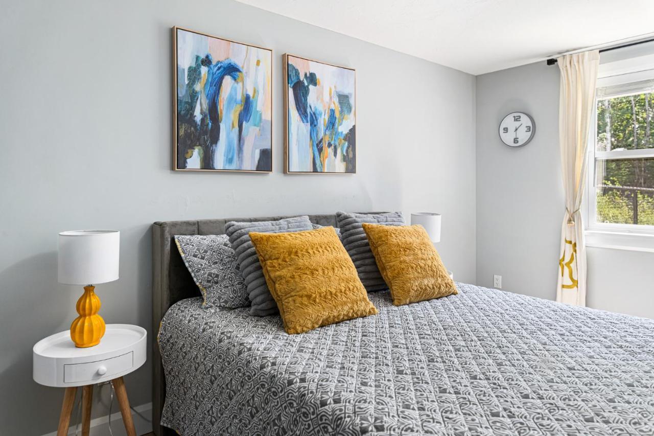 One Bedroom Apartment Moncton North ! Εξωτερικό φωτογραφία