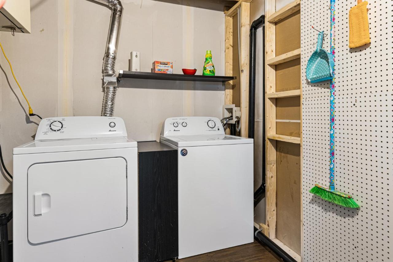 One Bedroom Apartment Moncton North ! Εξωτερικό φωτογραφία